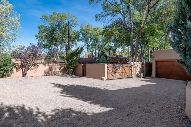 Ev (La Joya - Spacious and Historic Downt)