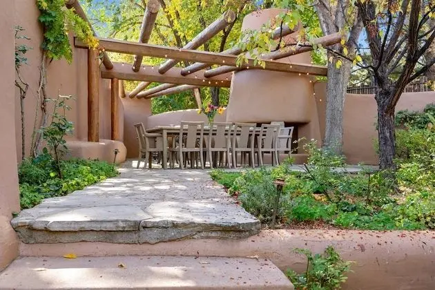 Ev (La Joya - Spacious and Historic Downt)