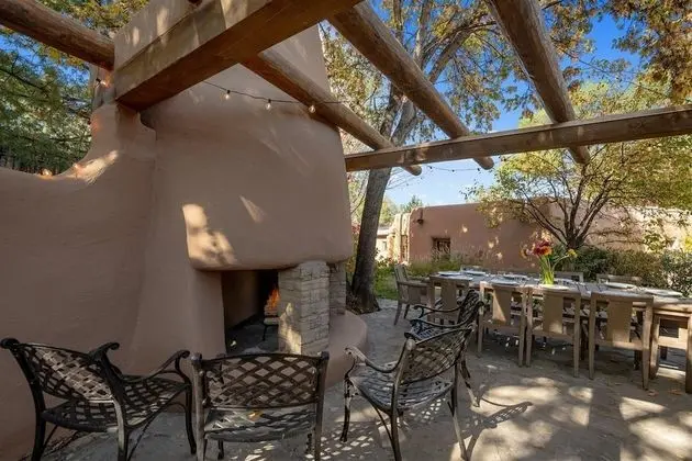 Ev (La Joya - Spacious and Historic Downt)
