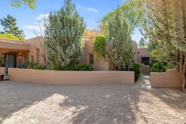 Ev (La Joya - Spacious and Historic Downt)