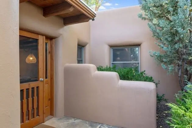 Ev (La Joya - Spacious and Historic Downt)