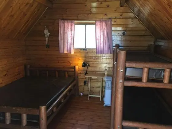 One-Room Rustic Cabin - Red