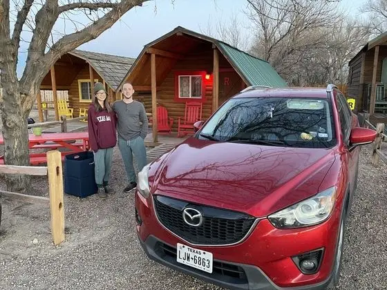 One-Room Rustic Cabin - Red