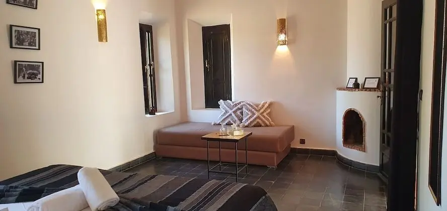 Deluxe Tek Büyük Yataklı Oda, Havuz Manzaralı