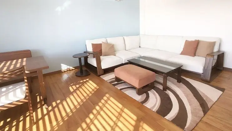 Dört Kişilik Oda, Sigara İçilmez, Okyanus Manzaralı (SHIN)