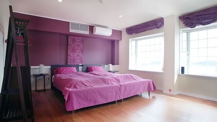 Dört Kişilik Oda, Sigara İçilmez, Okyanus Manzaralı (SHIN)