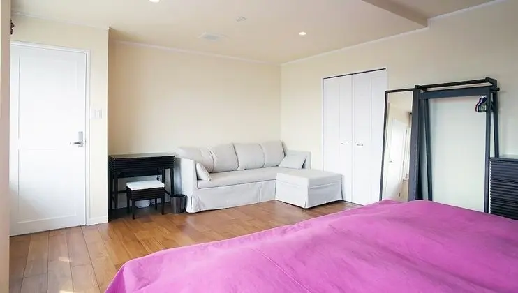 Dört Kişilik Oda, Sigara İçilmez, Okyanus Manzaralı (SHIN)