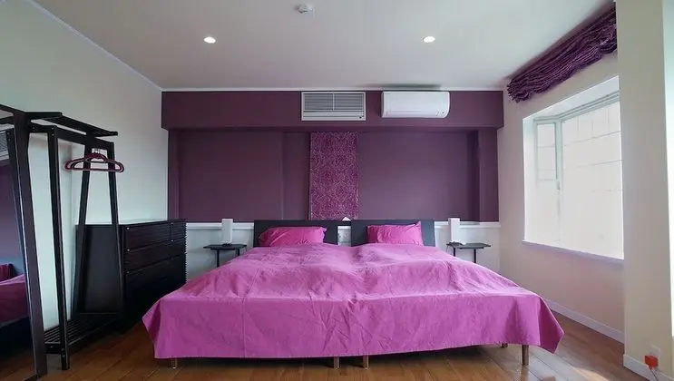 Dört Kişilik Oda, Sigara İçilmez, Okyanus Manzaralı (SHIN)