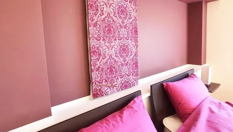 Dört Kişilik Oda, Sigara İçilmez, Okyanus Manzaralı (SHIN)