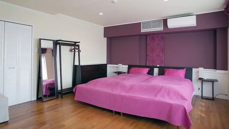 Dört Kişilik Oda, Sigara İçilmez, Okyanus Manzaralı (SHIN)