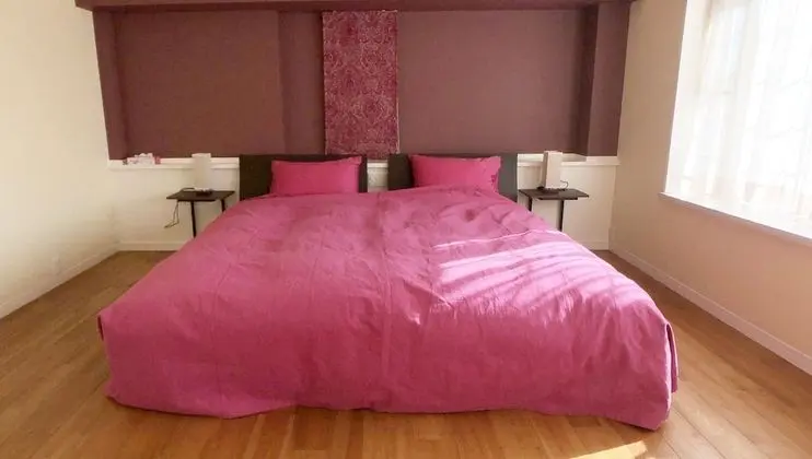 Dört Kişilik Oda, Sigara İçilmez, Okyanus Manzaralı (SHIN)