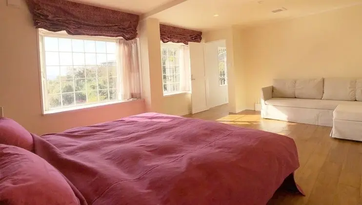 Dört Kişilik Oda, Sigara İçilmez, Okyanus Manzaralı (SHIN)