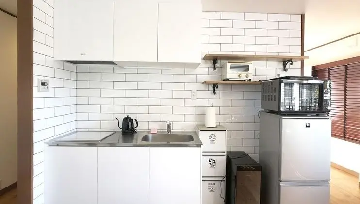 Dört Kişilik Oda, Sigara İçilmez, Okyanus Manzaralı (SHIN)