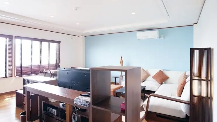 Dört Kişilik Oda, Sigara İçilmez, Okyanus Manzaralı (SHIN)