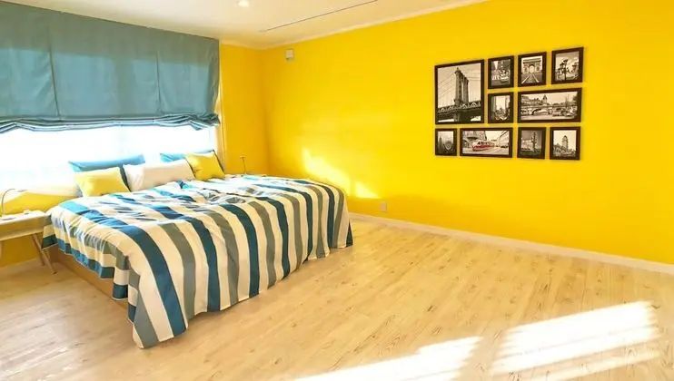 Dört Kişilik Oda, Sigara İçilmez, Okyanus Manzaralı (TEN)