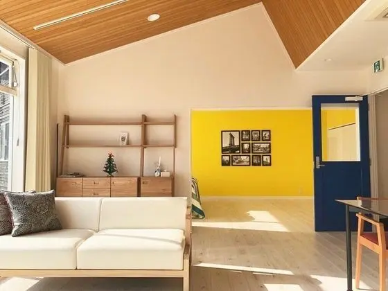 Dört Kişilik Oda, Sigara İçilmez, Okyanus Manzaralı (TEN)