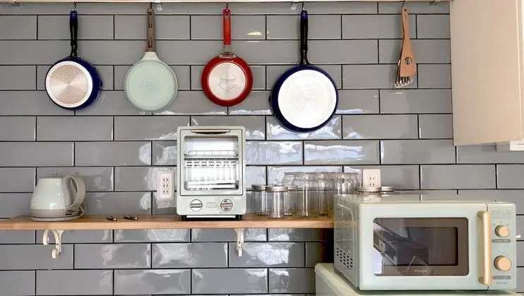 Dört Kişilik Oda, Sigara İçilmez, Okyanus Manzaralı (TEN)