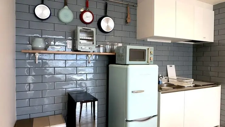 Dört Kişilik Oda, Sigara İçilmez, Okyanus Manzaralı (TEN)