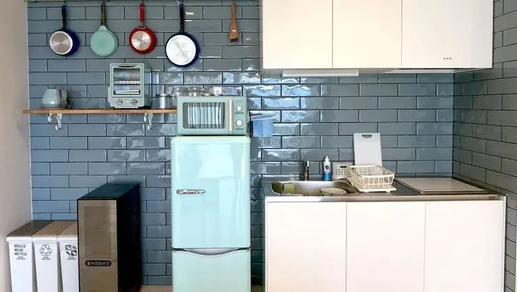 Dört Kişilik Oda, Sigara İçilmez, Okyanus Manzaralı (TEN)