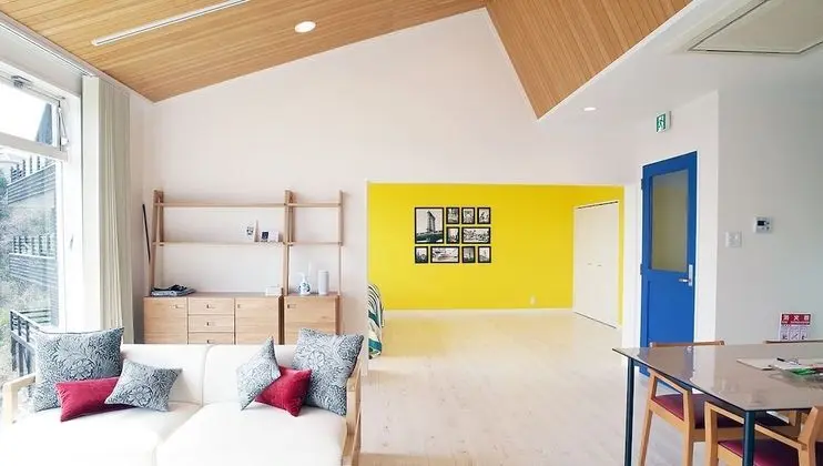 Dört Kişilik Oda, Sigara İçilmez, Okyanus Manzaralı (TEN)