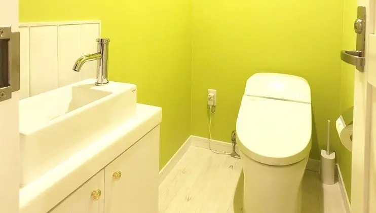 Dört Kişilik Oda, Sigara İçilmez, Okyanus Manzaralı (TEN)