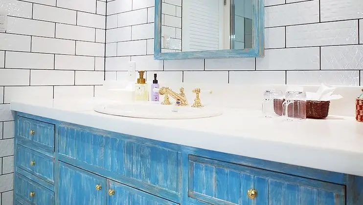 Dört Kişilik Oda, Sigara İçilmez, Okyanus Manzaralı (TEN)