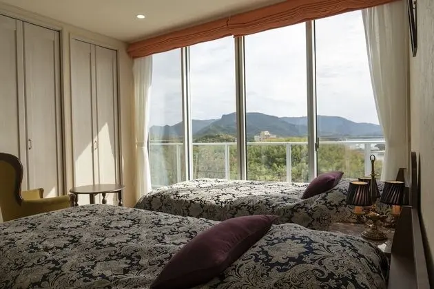 Apart Daire, Sigara İçilmez (W202 Hitomi)