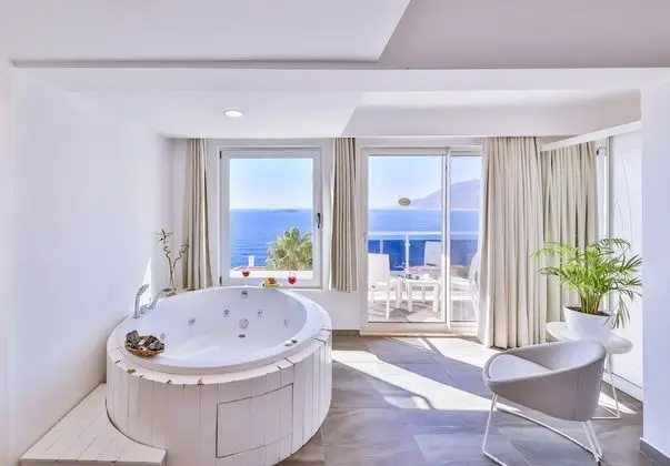 Honeymoon Oda, Jakuzi, Deniz Manzaralı