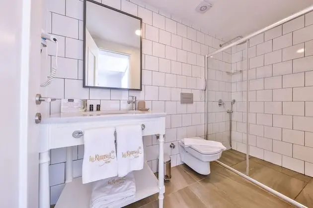 Standard Tek Büyük veya İki Ayrı Yataklı Oda, Balkon, Kısmi Deniz Manzaralı