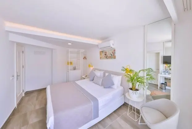 Standard Tek Büyük veya İki Ayrı Yataklı Oda, Balkon, Kısmi Deniz Manzaralı