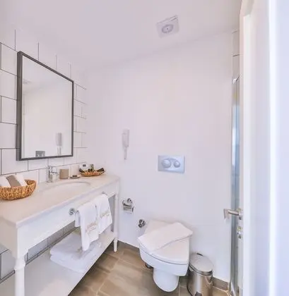 Standard Tek Büyük veya İki Ayrı Yataklı Oda, Balkon, Kısmi Deniz Manzaralı