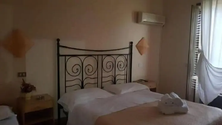 Üç Kişilik Oda