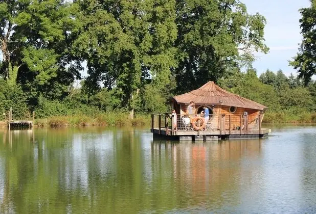 Kulübe (Flottante)