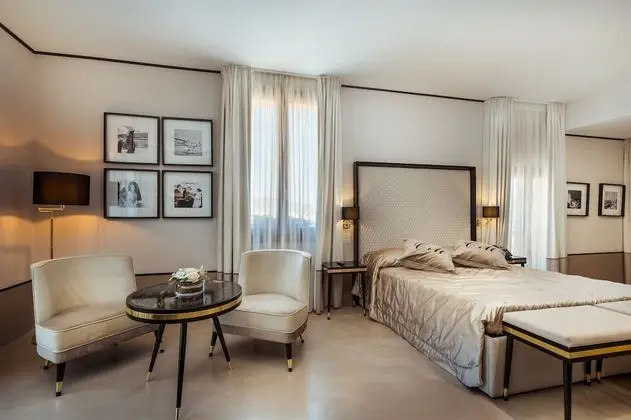 Luxury Suite, with hot tub and sauna
