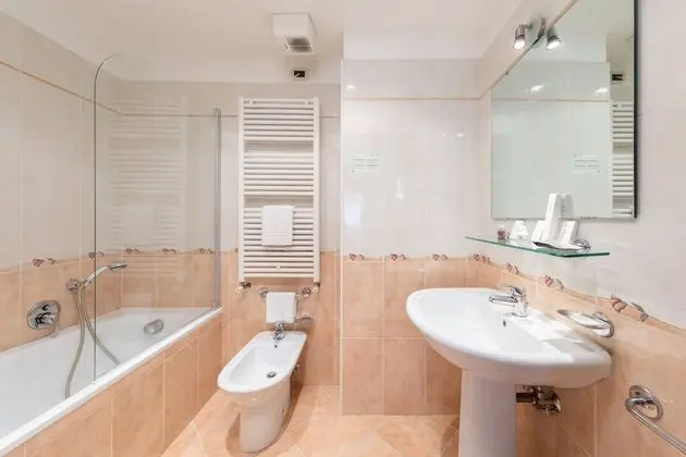 Superior Tek Büyük veya İki Ayrı Yataklı Oda