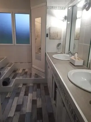 Tek Büyük Yataklı Oda, Özel Banyo, Bahçe Manzaralı