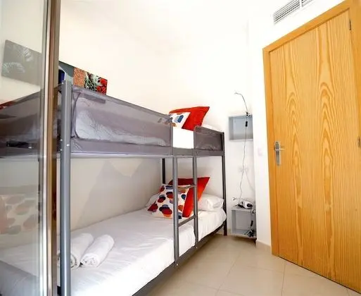 Apart Daire, 2 Yatak Odası, Mutfak (Remolars 1)