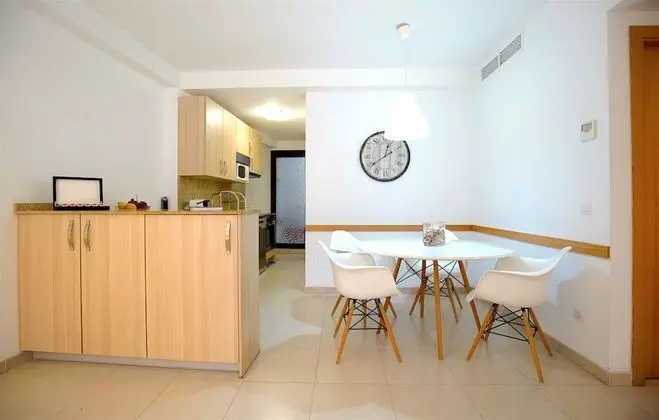 Apart Daire, 2 Yatak Odası, Mutfak (Remolars 1)
