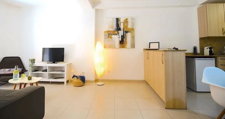 Apart Daire, 2 Yatak Odası, Mutfak (Remolars 1)