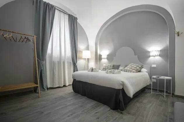 Tek Büyük Yataklı Oda (Dei Cavalieri)