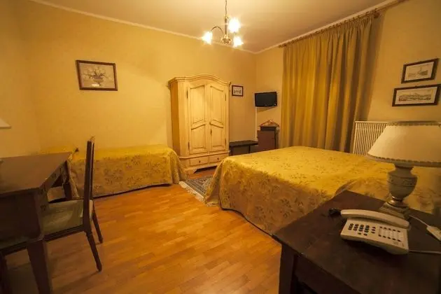 Üç Kişilik Oda