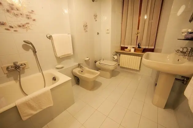 Üç Kişilik Oda