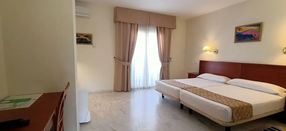 Double Room with 2 single beds