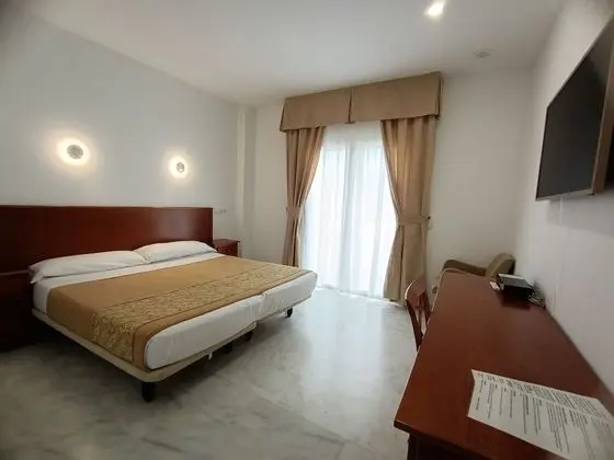 Standard Tek Büyük Yataklı Oda