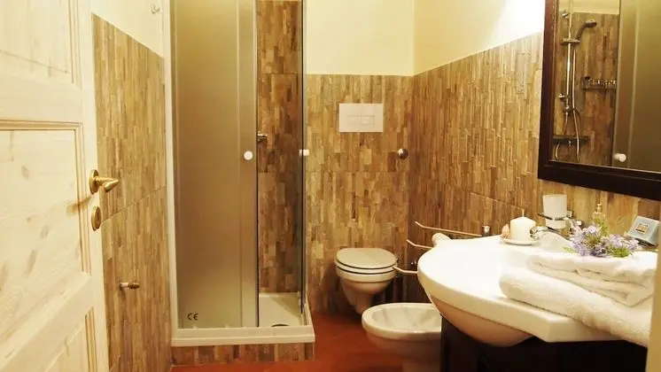 Tek Büyük Yataklı Oda, Ortak Banyo