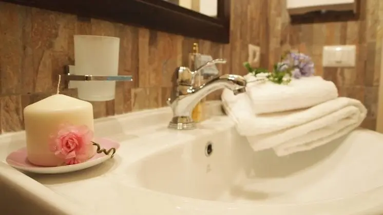 Tek Büyük Yataklı Oda, Ortak Banyo