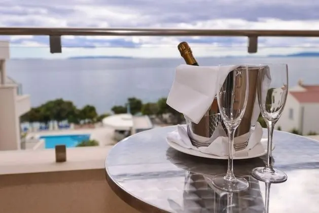 Premium Tek Büyük Yataklı Oda, Balkon, Deniz Manzaralı