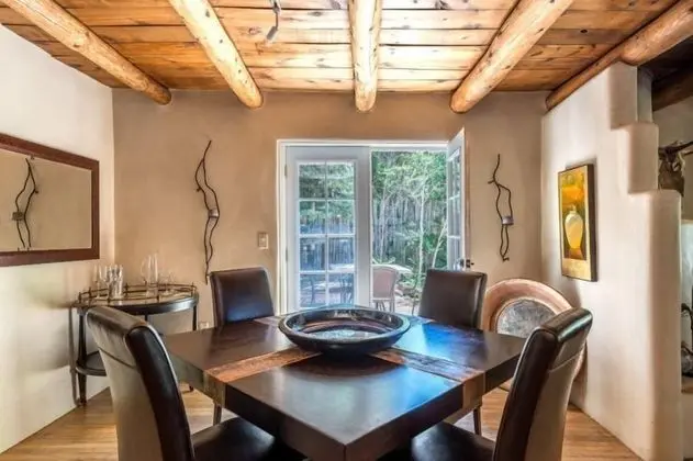 Ev (La Luz - Luxurious East Side Adobe wi)