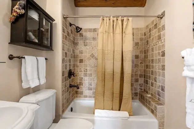 Ev (La Luz - Luxurious East Side Adobe wi)