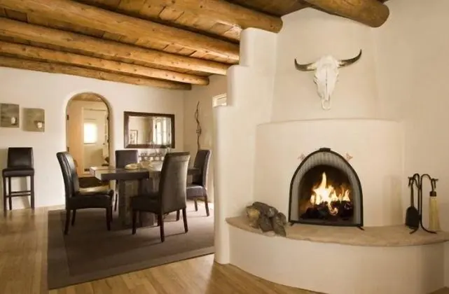 Ev (La Luz - Luxurious East Side Adobe wi)